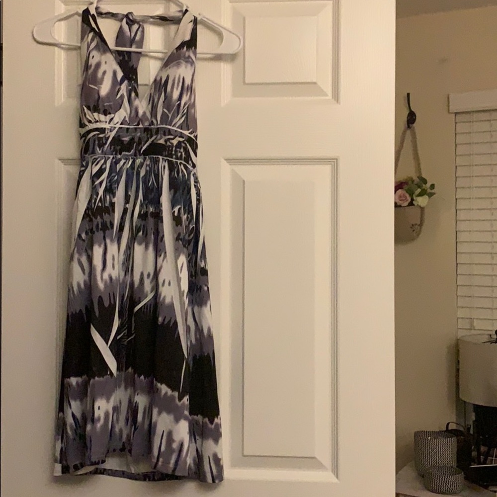 sleeveless dress